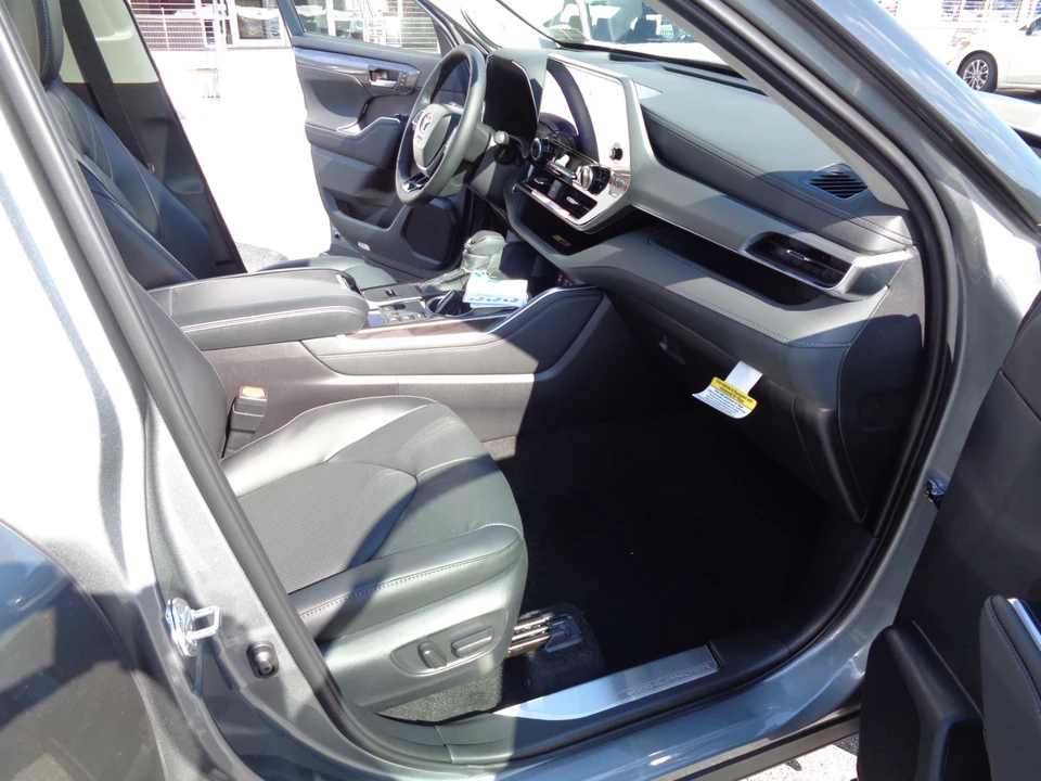 2026 Toyota Highlander - Image 21 of 21