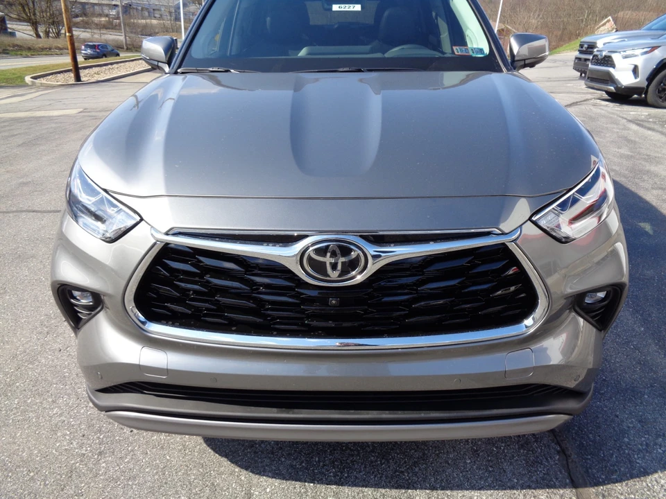 2026 Toyota Highlander - Image 9 of 21
