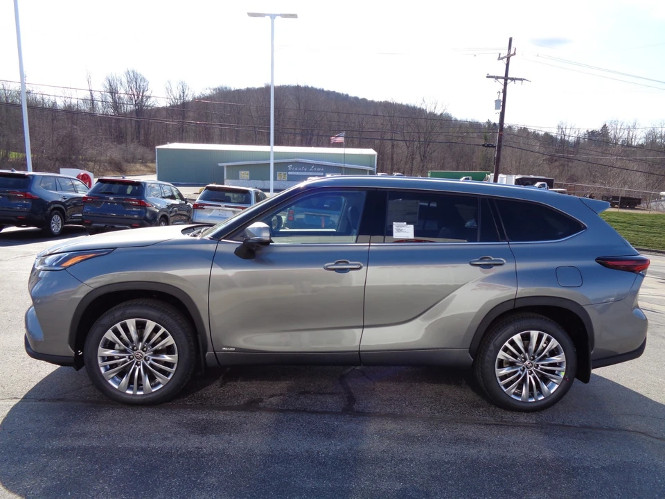 2026 Toyota Highlander - Image 7 of 21
