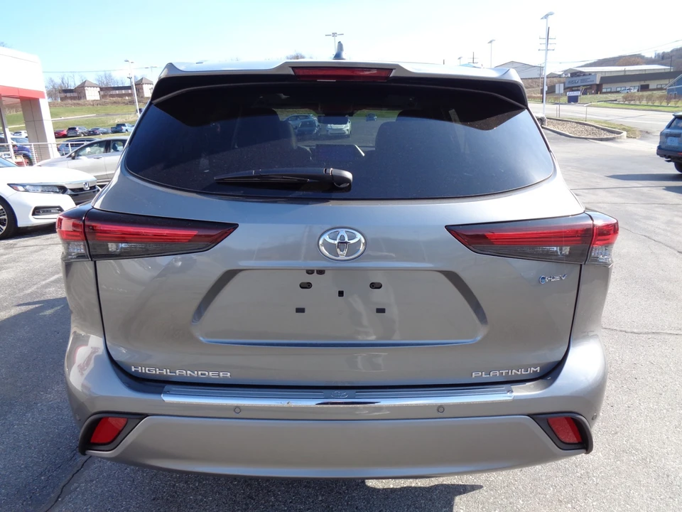 2026 Toyota Highlander - Image 5 of 21