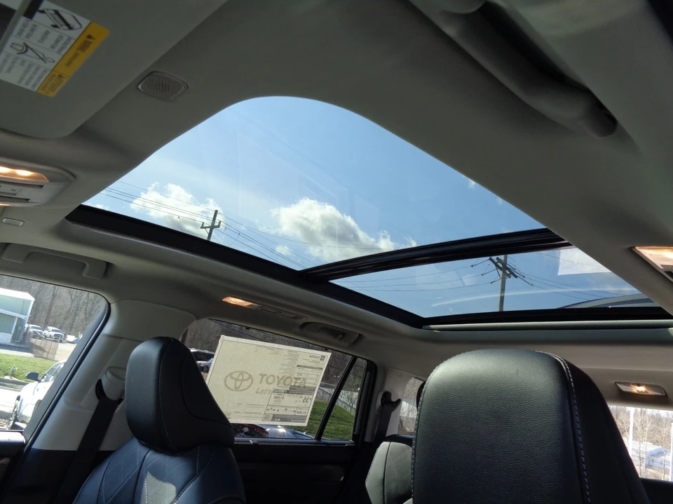 2026 Toyota Highlander - Image 16 of 21