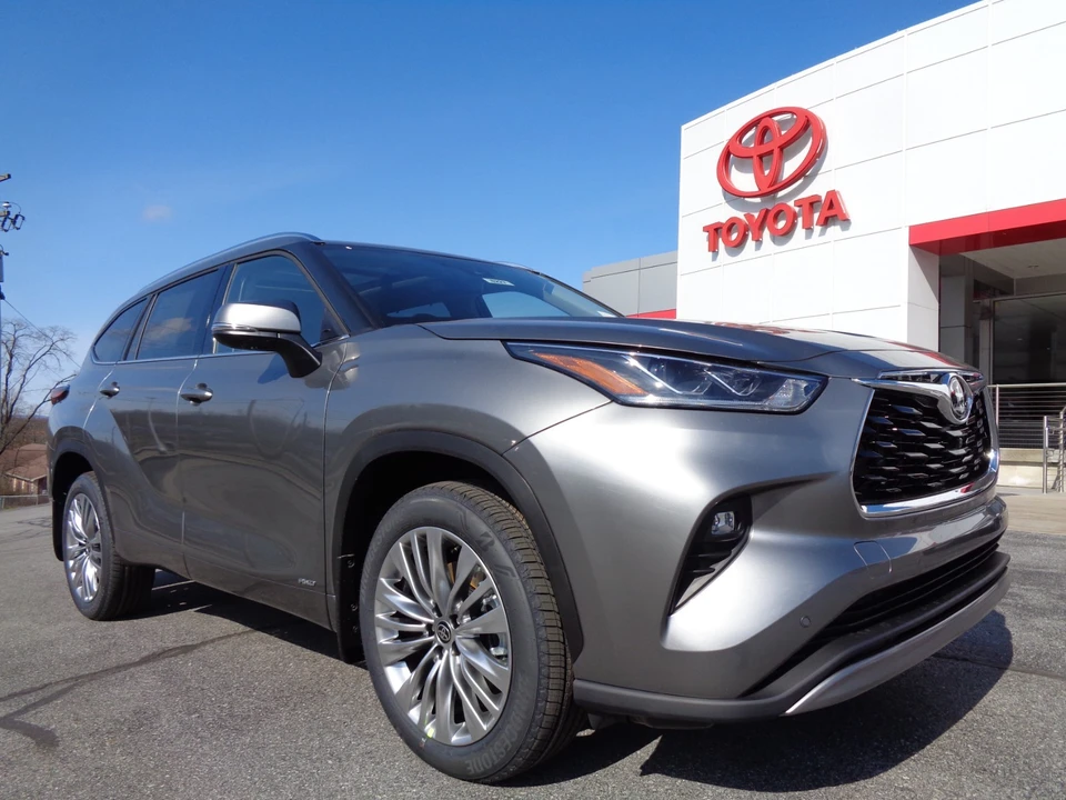 2026 Toyota Highlander - Image 2 of 21