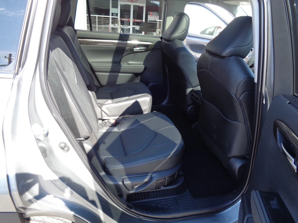 2026 Toyota Highlander - Image 20 of 21