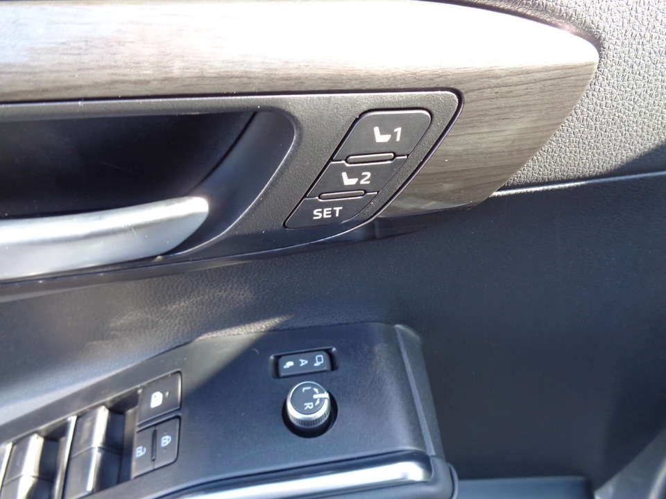 2026 Toyota Highlander - Image 14 of 21