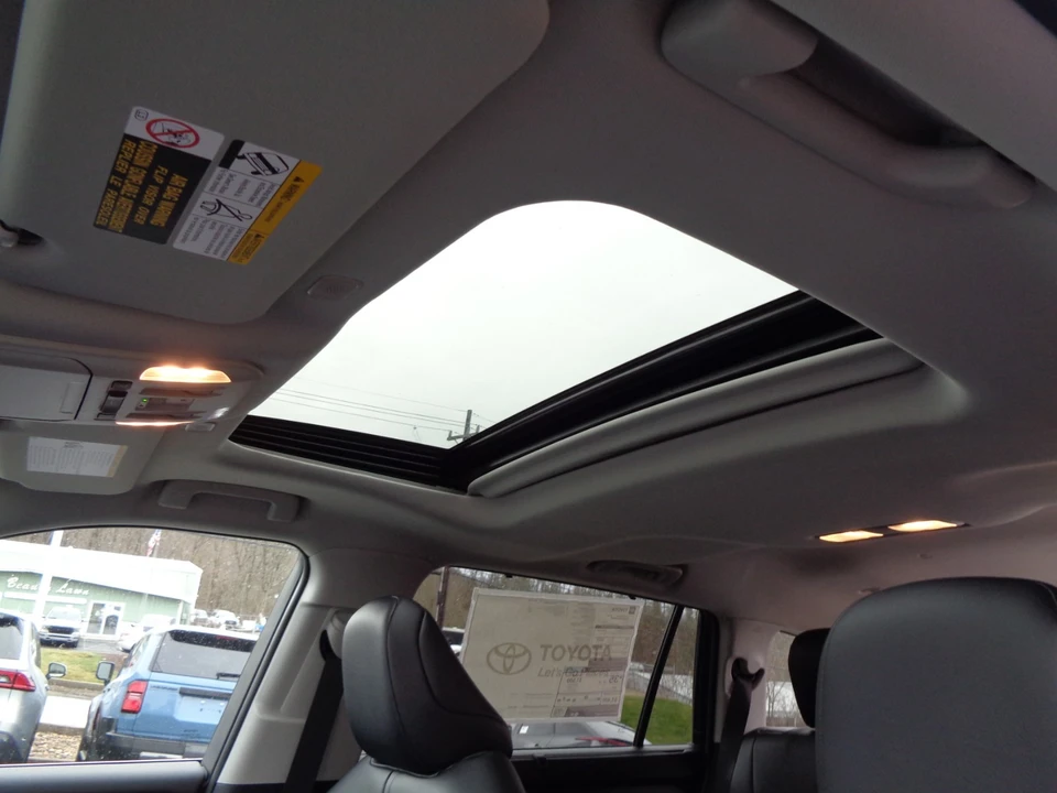 2026 Toyota Highlander - Image 15 of 21