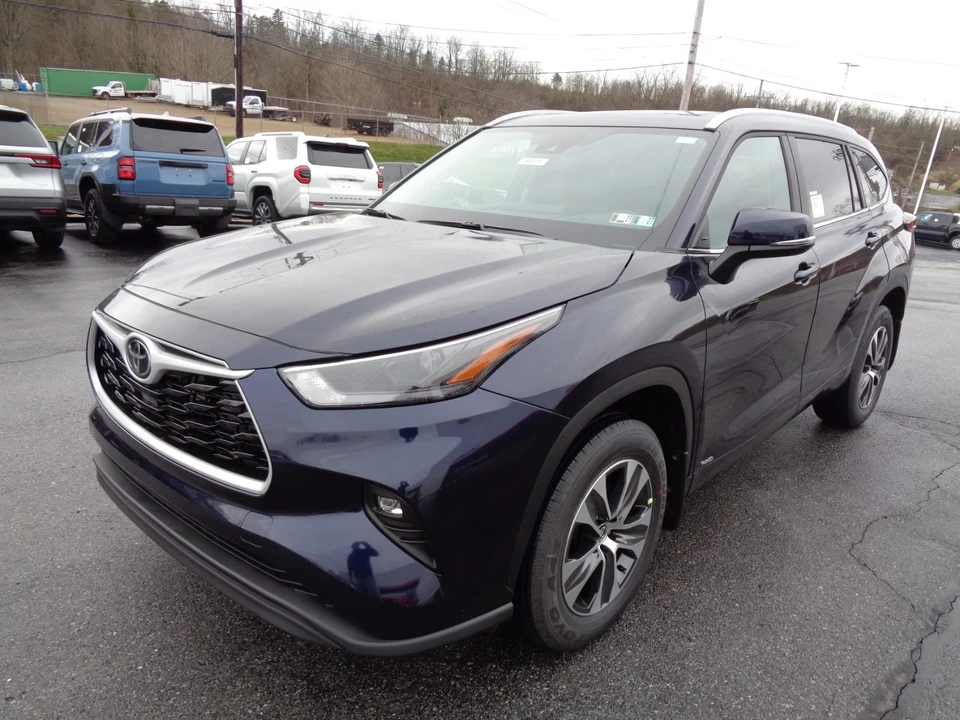 2026 Toyota Highlander - Image 8 of 21