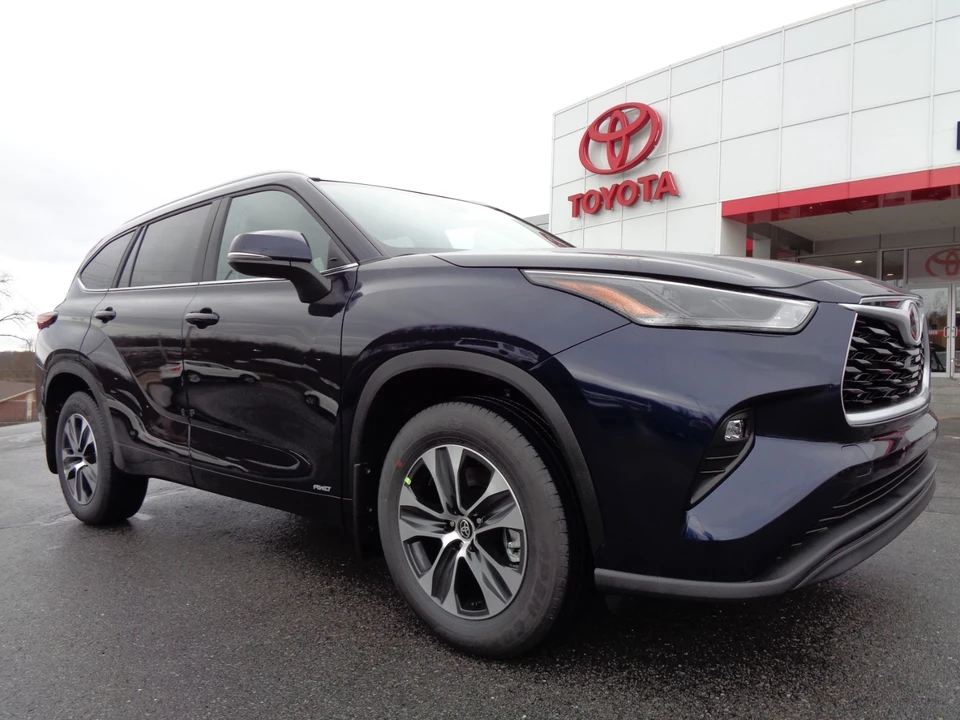 2026 Toyota Highlander - Image 2 of 21