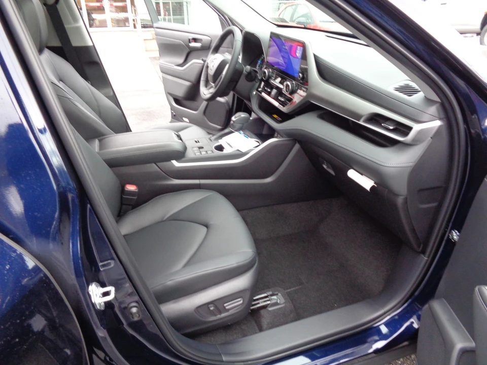 2026 Toyota Highlander - Image 20 of 21