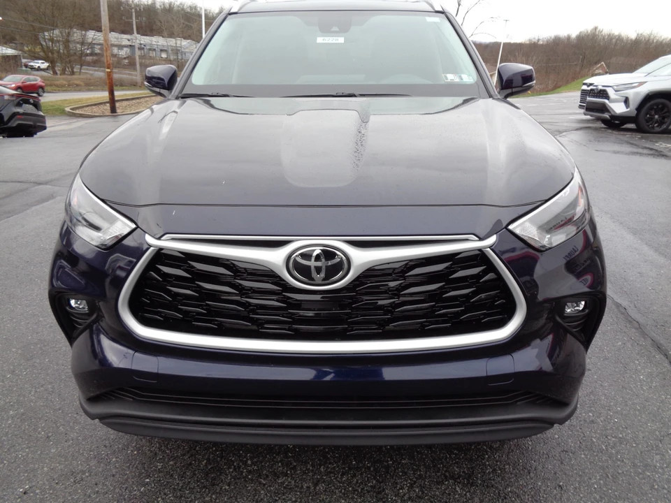 2026 Toyota Highlander - Image 9 of 21