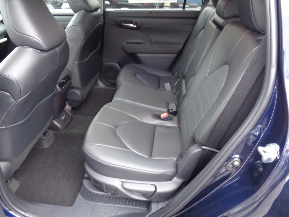 2026 Toyota Highlander - Image 16 of 21