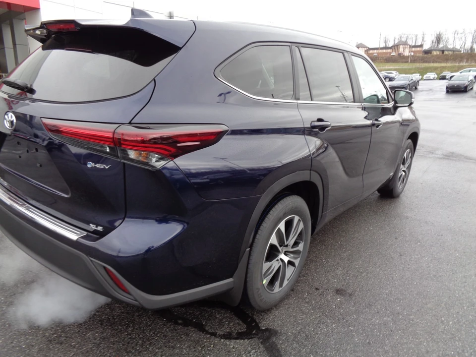 2026 Toyota Highlander - Image 4 of 21