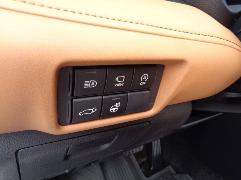 2026 Toyota Highlander - Image 14 of 21