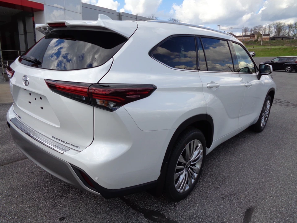 2026 Toyota Highlander - Image 4 of 21