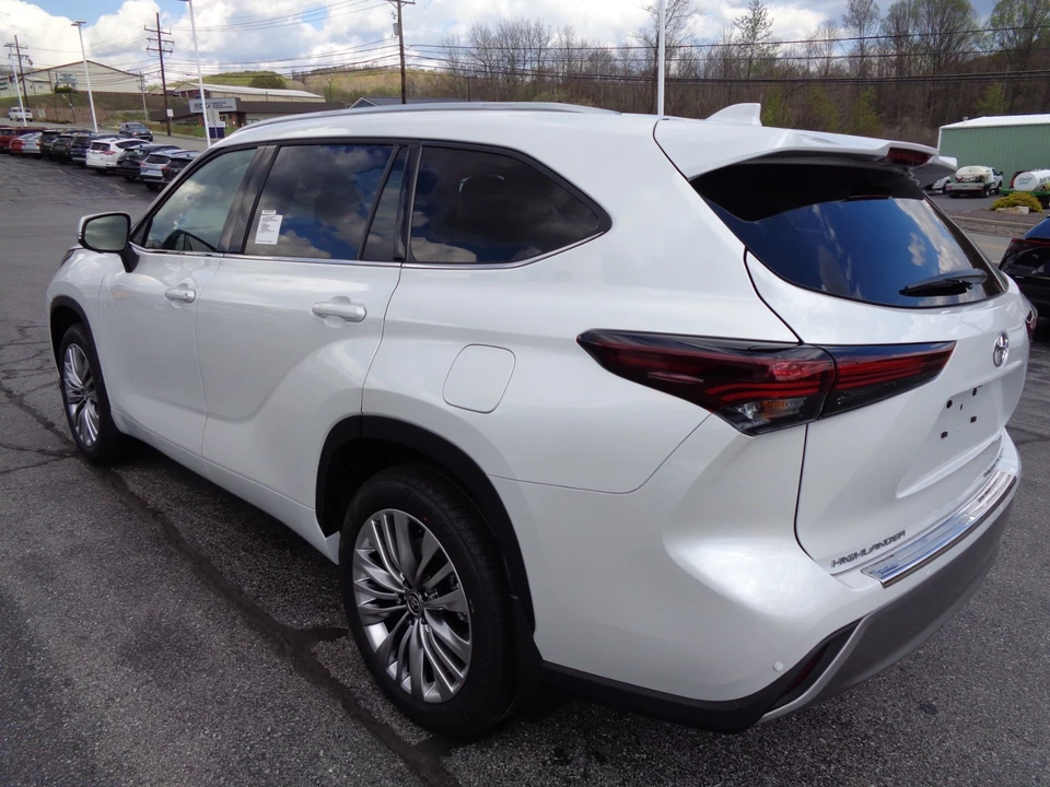 2026 Toyota Highlander - Image 6 of 21