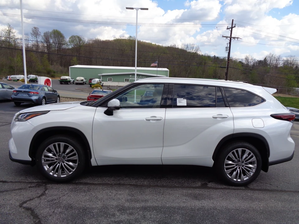 2026 Toyota Highlander - Image 7 of 21