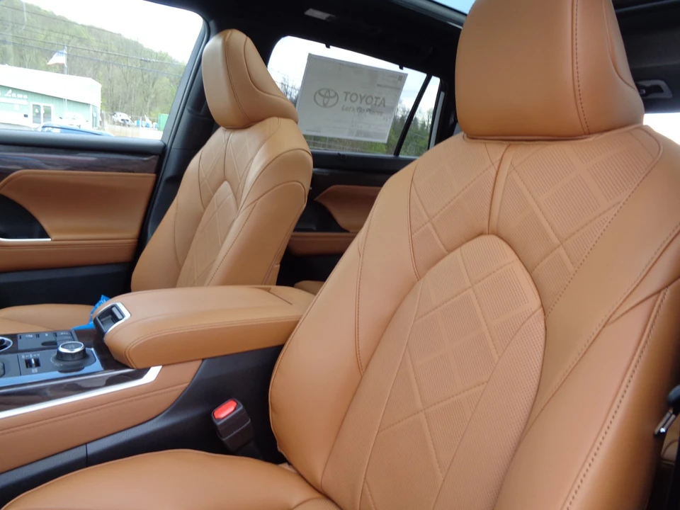 2026 Toyota Highlander - Image 15 of 21
