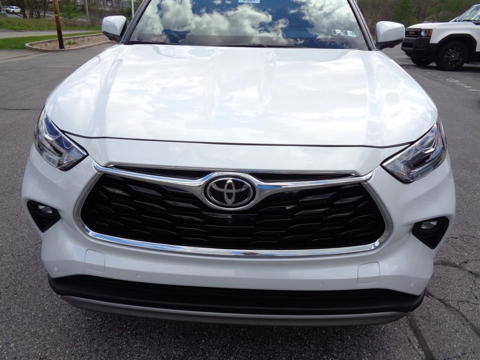 2026 Toyota Highlander - Image 9 of 21