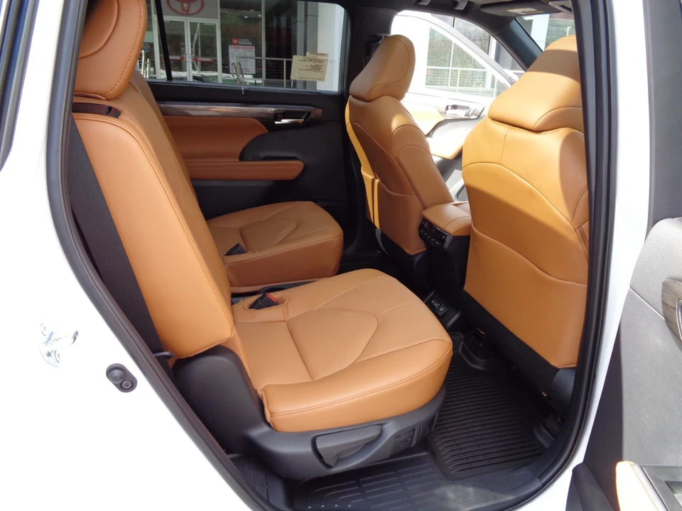 2026 Toyota Highlander - Image 21 of 21