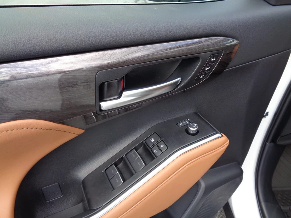 2026 Toyota Highlander - Image 13 of 21