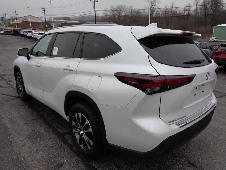 2026 Toyota Highlander - Image 6 of 21