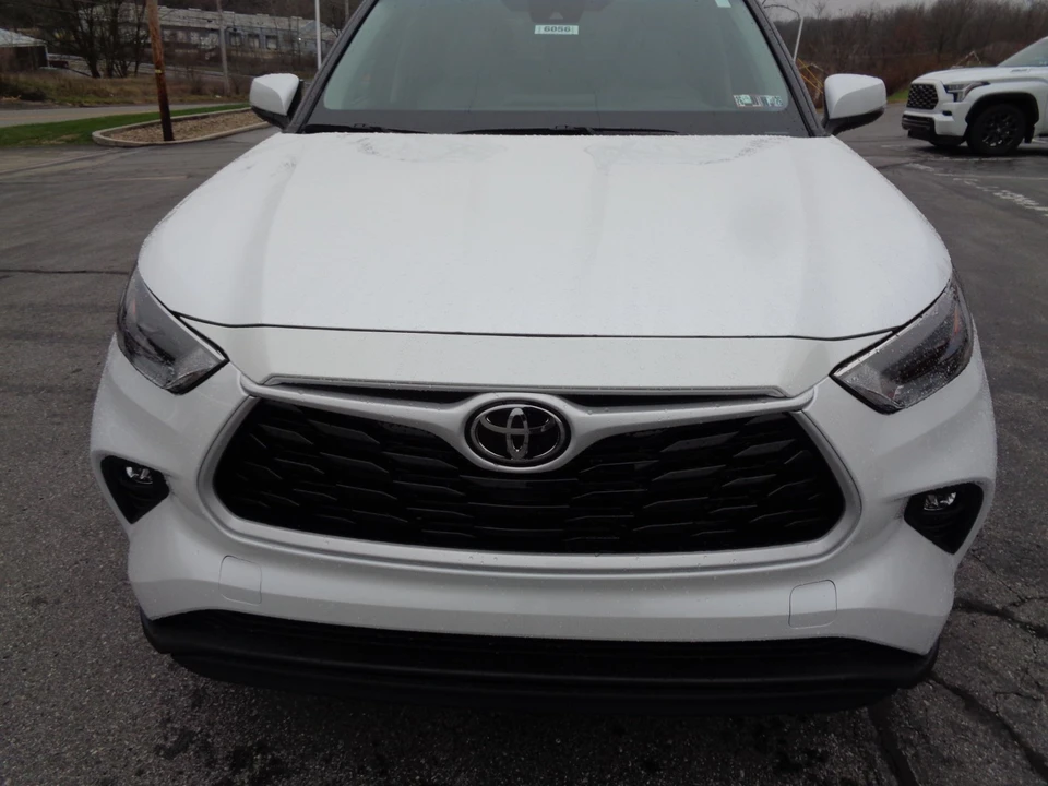 2026 Toyota Highlander - Image 9 of 21