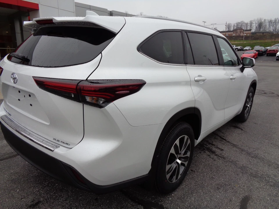 2026 Toyota Highlander - Image 4 of 21