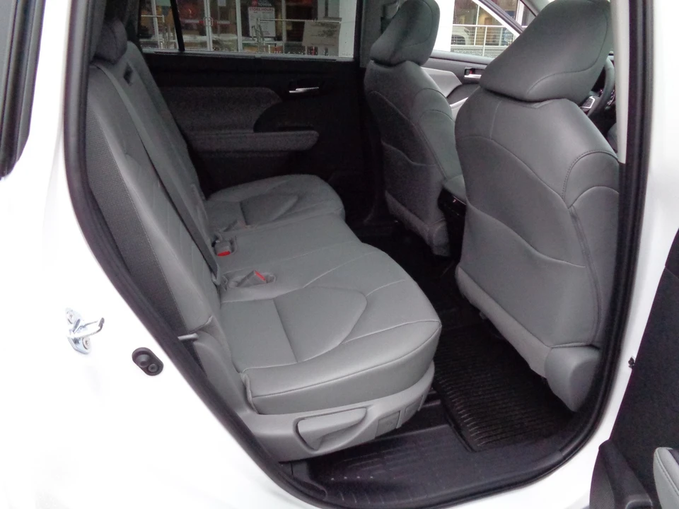 2026 Toyota Highlander - Image 19 of 21