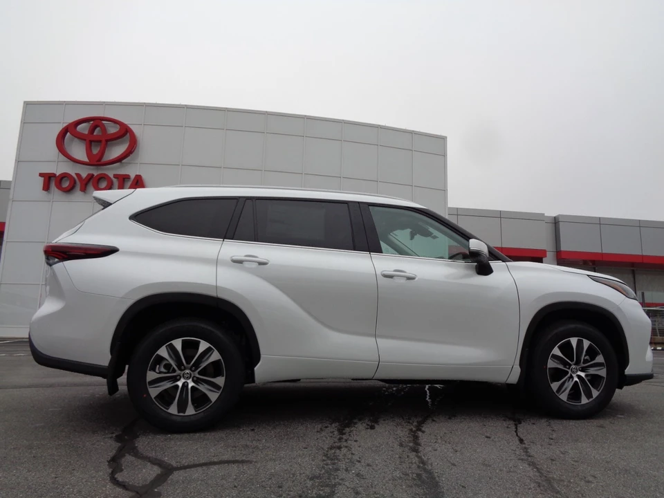 2026 Toyota Highlander - Image 3 of 21
