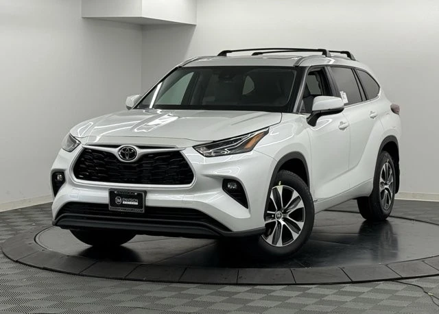 2026 Toyota Highlander - Image 2 of 12