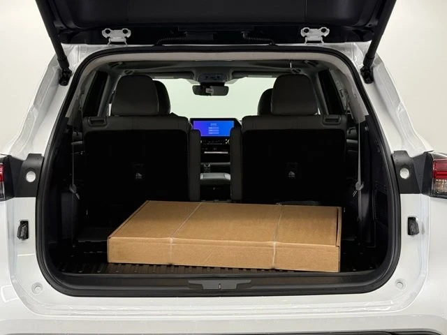2026 Toyota Highlander - Image 11 of 12