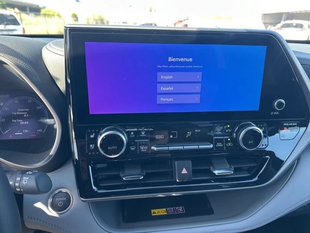 2026 Toyota Highlander - Image 12 of 15