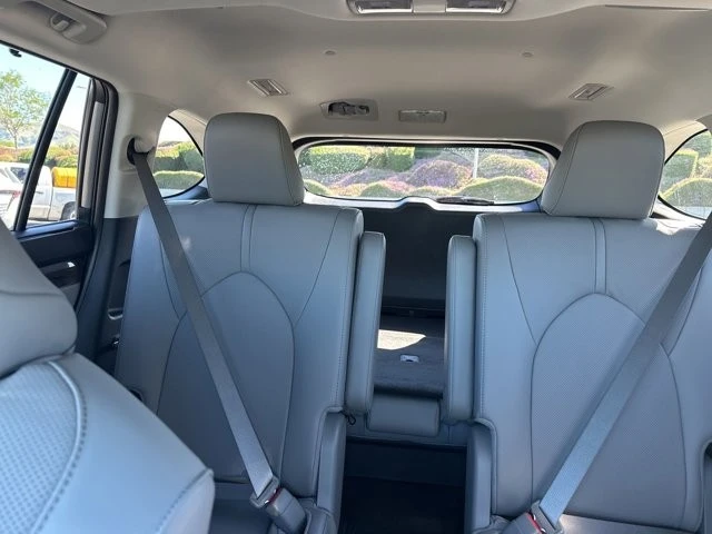 2026 Toyota Highlander - Image 15 of 15