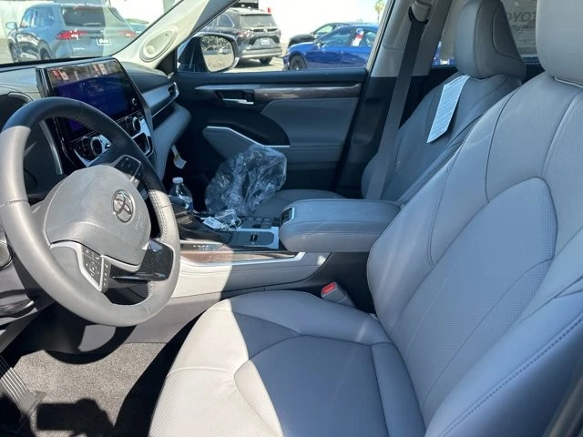 2026 Toyota Highlander - Image 7 of 15