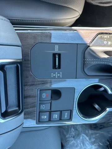 2026 Toyota Highlander - Image 13 of 15