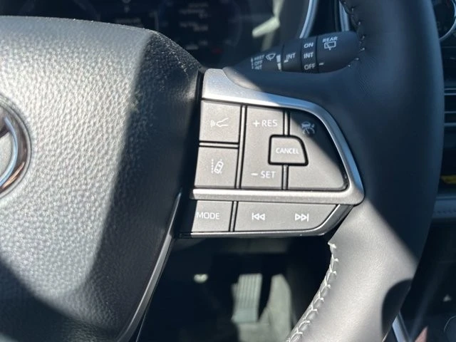 2026 Toyota Highlander - Image 10 of 15