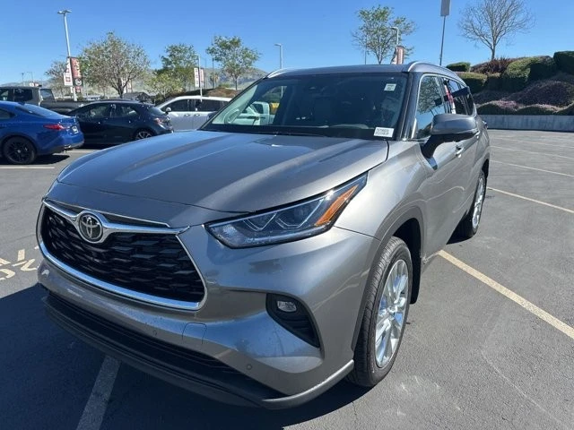 2026 Toyota Highlander - Image 2 of 15
