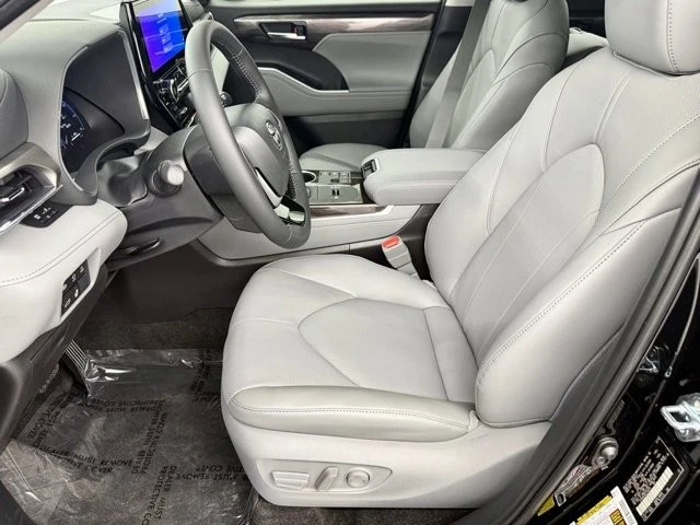 2026 Toyota Highlander - Image 21 of 21