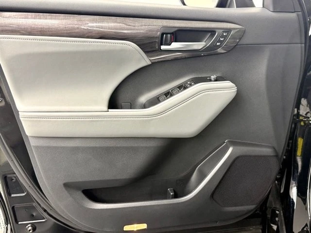 2026 Toyota Highlander - Image 17 of 21