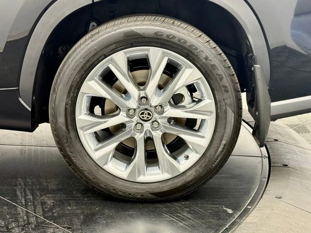 2026 Toyota Highlander - Image 14 of 21