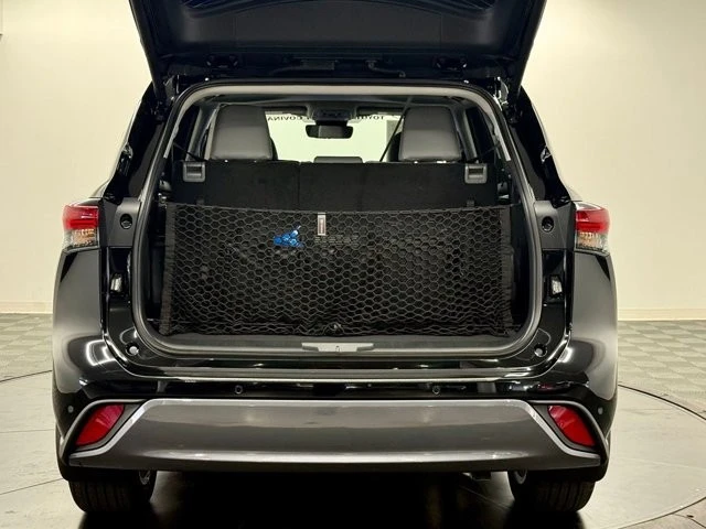 2026 Toyota Highlander - Image 13 of 21