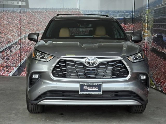 2026 Toyota Highlander - Image 2 of 12