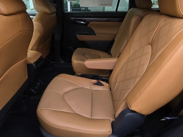 2026 Toyota Highlander - Image 8 of 12