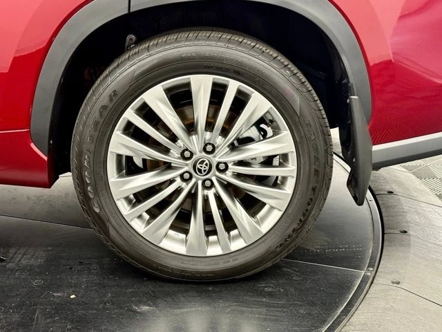 2026 Toyota Highlander - Image 14 of 21
