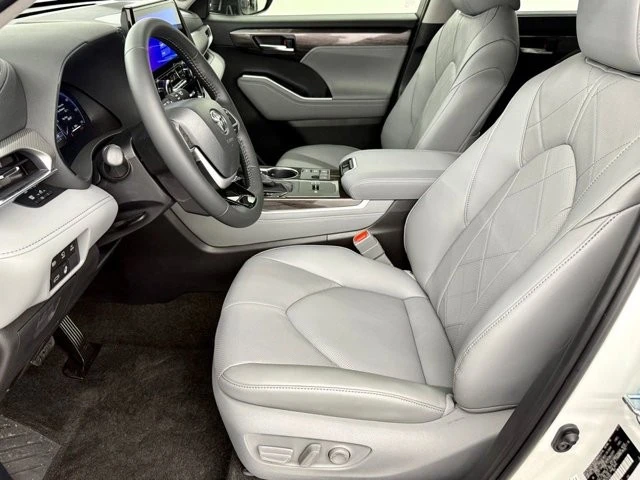 2026 Toyota Highlander - Image 20 of 21