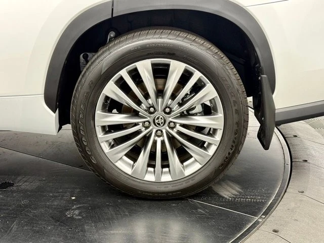 2026 Toyota Highlander - Image 14 of 21
