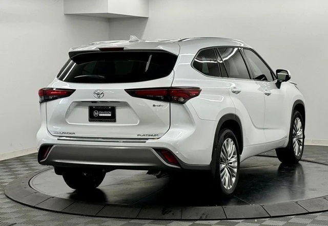 2026 Toyota Highlander - Image 8 of 21