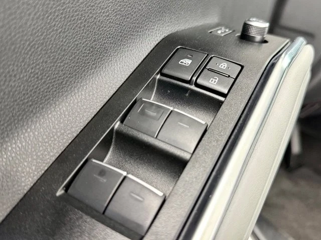2026 Toyota Highlander - Image 18 of 21