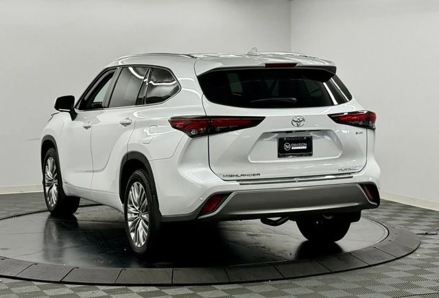 2026 Toyota Highlander - Image 10 of 21