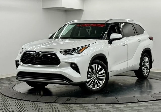 2026 Toyota Highlander - Image 2 of 21
