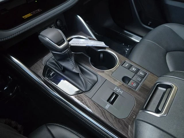 2026 Toyota Highlander - Image 20 of 29